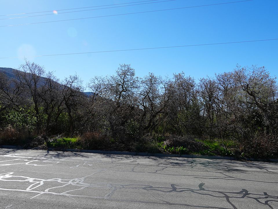 2nd image of 1052 E Mutton Hollow Rd