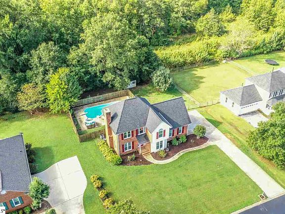 3rd image of 147 Bradford Dr