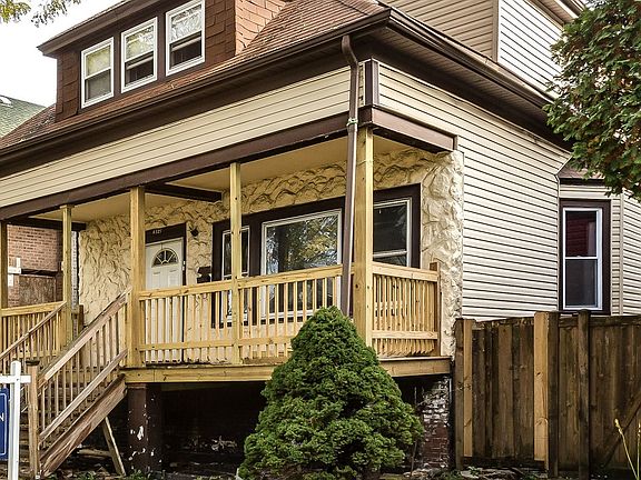 2nd image of 4721 N Avers Ave #2