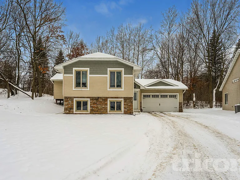 14150 Rolling Oaks Cir NE — Photo 1