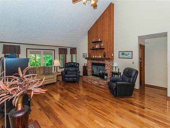 5th image of 4230 Lakewood Trl
