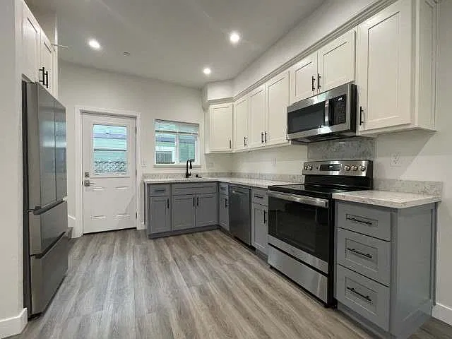 3 bed, 2.5 bath, 1450 sqft, $4,650 — Photo 3