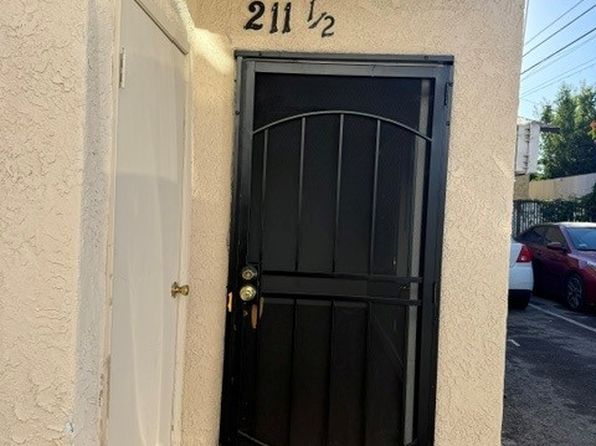 211 1/2 W 88th Pl