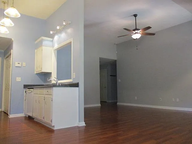 1015 Salford Pl — Photo 14