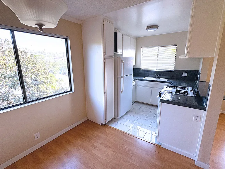 4436 Franklin Ave. Los Angeles, CA 90027 — Photo 7