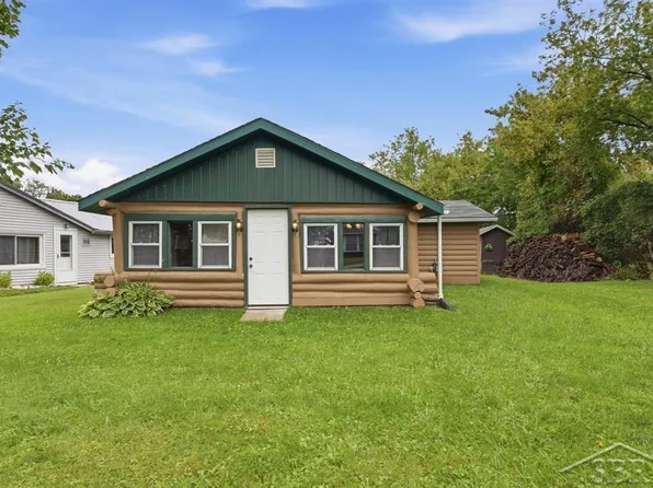 108 Cass St, Houghton Lake, MI 48629
