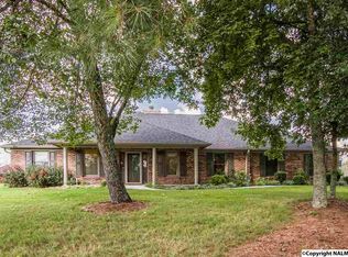 208 Double Oak Dr NW, Huntsville, AL 35806