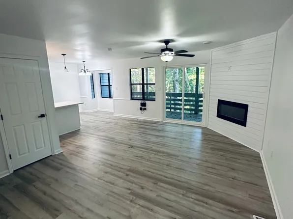 2 Villa Dr #C, Westminster, SC 29693