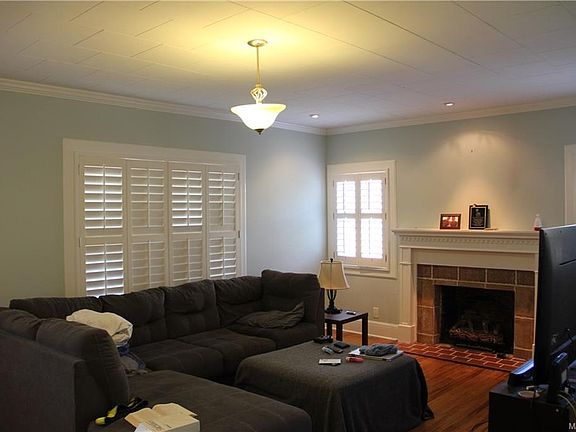 4th image of 909 Crawford Ave