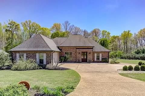 1st image of 407 Forest Oak Dr