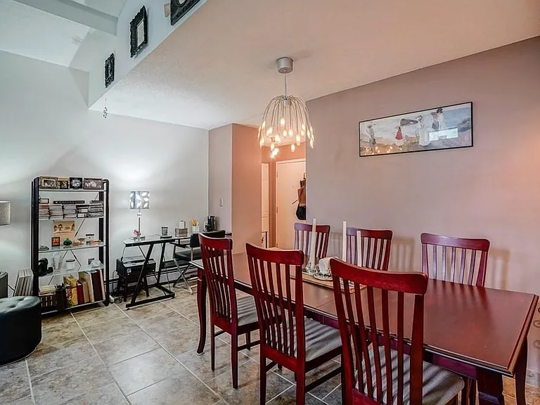 60 Gibson St #103 — Photo 5