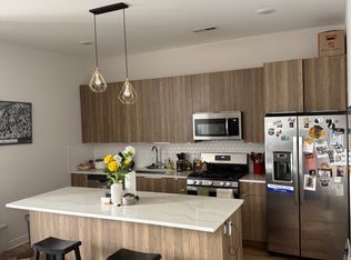 2847 N Clybourn Ave #202, Chicago, IL 60618