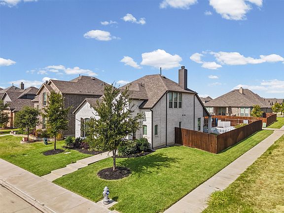 3rd image of 1717 Vista Way