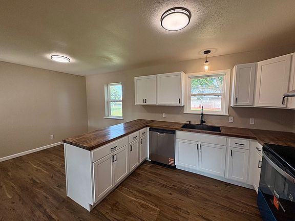 5th image of 1821 Vicki St