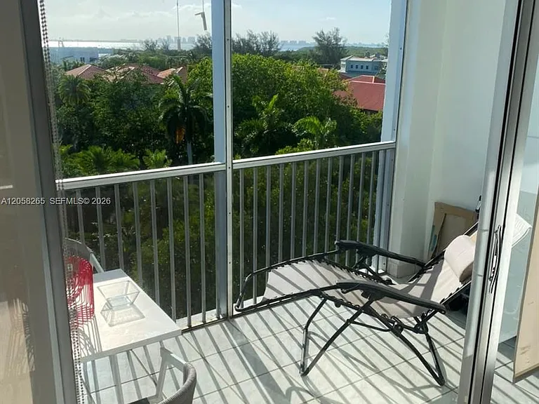 150 Ocean Lane Dr #8B — Photo 2