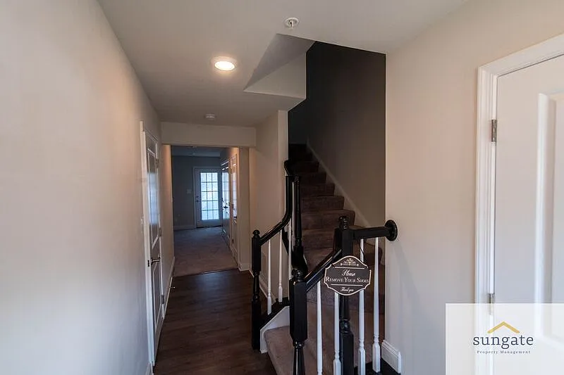 3 bed, 4.0 bath, $2,950 — Photo 4