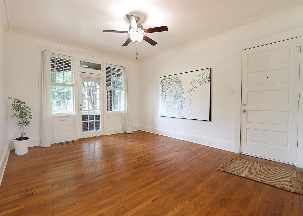 Unit Photo - 1572 Overton Park Ave #10