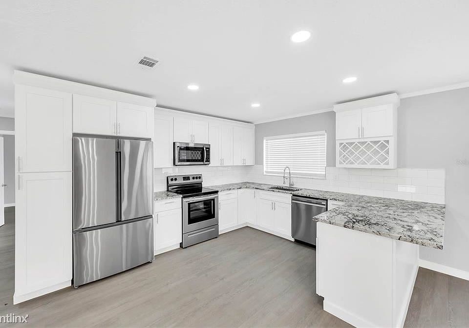 1st image of 8815R Chesebro Ave