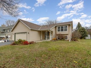 2131 Helena Rd N, Oakdale, MN 55128