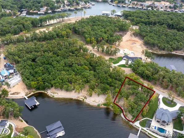 457 E Villages Estates Rd, Sunrise Beach, MO 65079