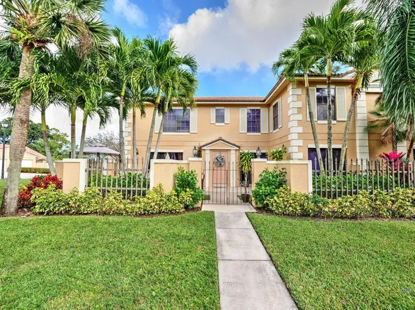 390 Prestwick Circle #4, Palm Beach Gardens, FL 33418