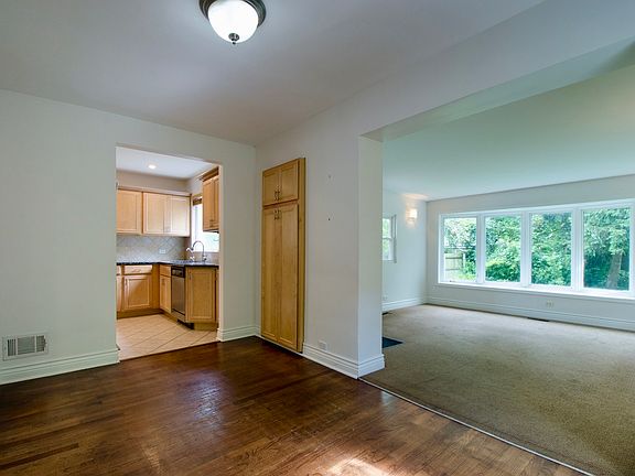 4th image of 2921 W Farwell Ave