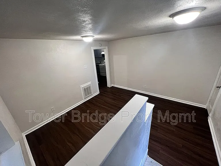 716 14th St #B — Photo 3