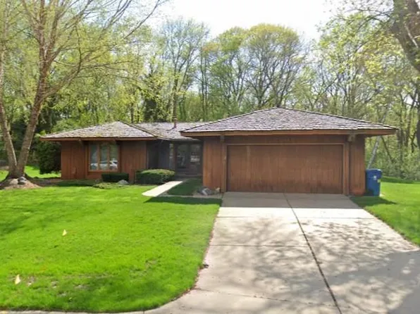 2708 Lassen Ct, Burnsville, MN 55337
