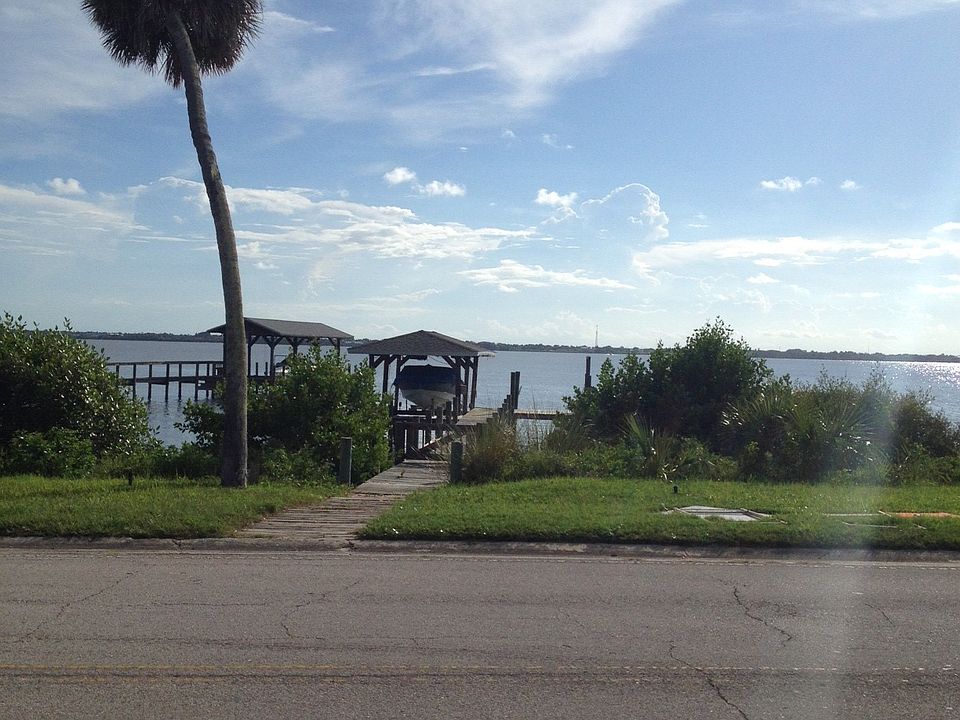 2nd image of 701 Riverside Dr