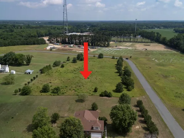 26 Jan Hall Rd, Cape Charles, VA 23310