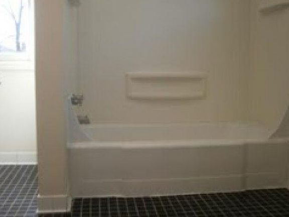 5th image of 1337 W 3rd Ave