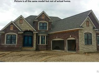 10559 Stoney Point Dr, South Lyon, MI