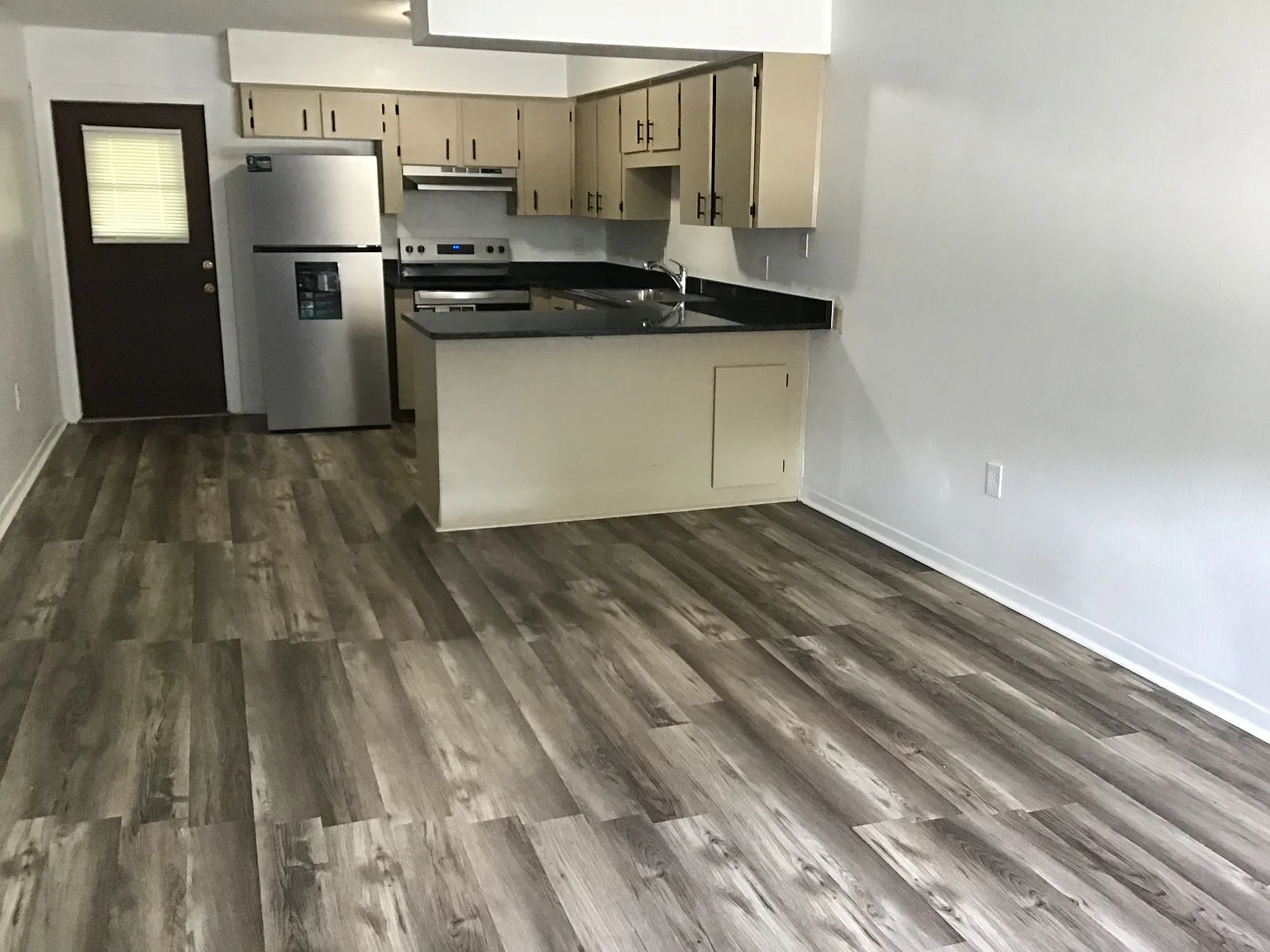 2 bed, 770 sqft, $1,275 — Photo 2