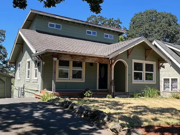 215 N 2nd St, Saint Helens, OR 97051
