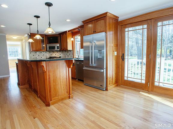 4th image of 24 Valley View Drive