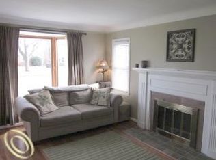 2443 Evergreen Dr, Royal Oak, MI