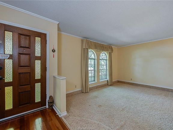 3rd image of 1114 Neal Pickett Dr