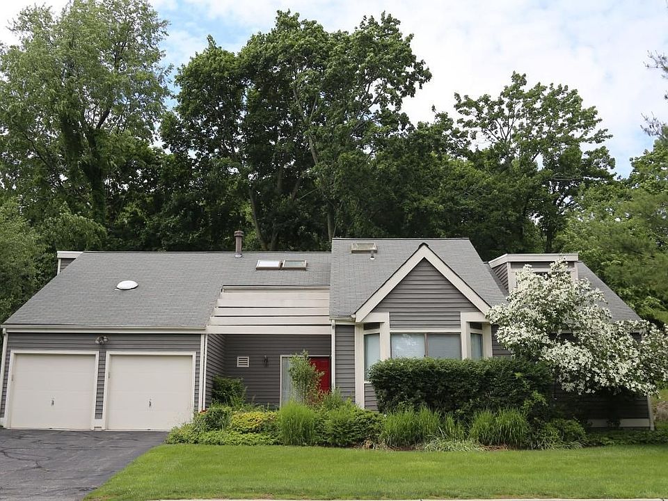 1st image of 200 Fieldpoint Dr