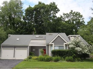 200 Fieldpoint Dr, Irvington, NY 10533