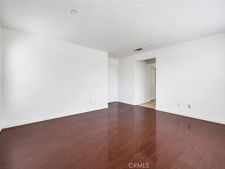 4544 Filson St — Photo 11