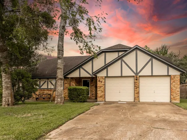 67 Sweetgum Ct, Lake Jackson, TX 77566