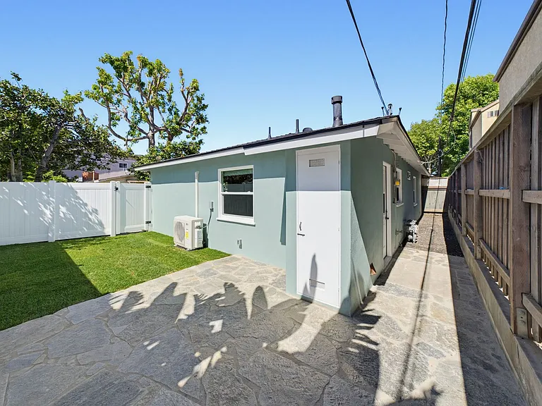 1929 Anaheim Ave — Photo 29