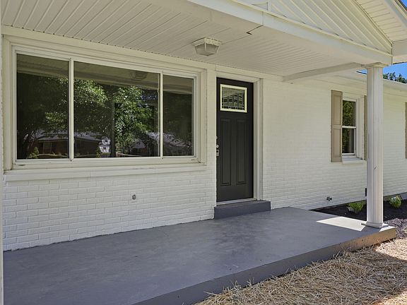 4th image of 149 Joy St