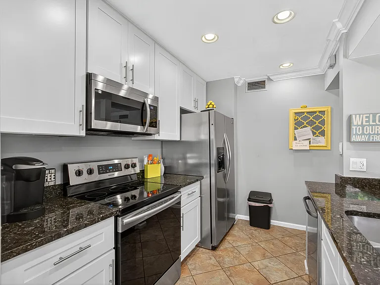 605 Brackenwood Cv — Photo 13