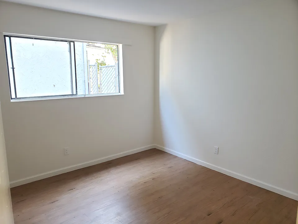 Unit #1 Bedroom2_09302019