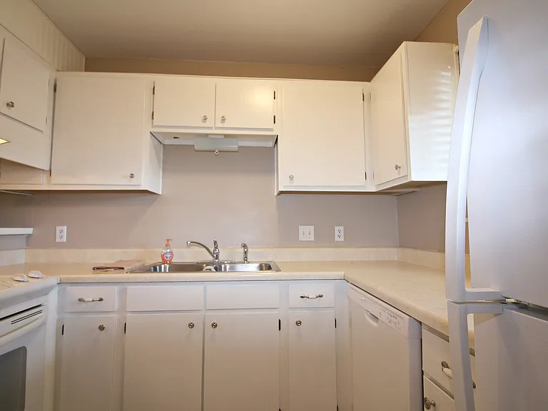115 Hughes St NE #A7 — Photo 3