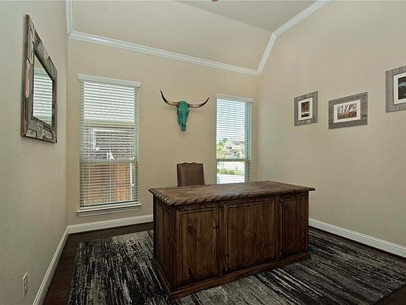 3rd image of 6910 Parkwood Dr