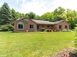 8640 N Christine Dr, Brighton, MI