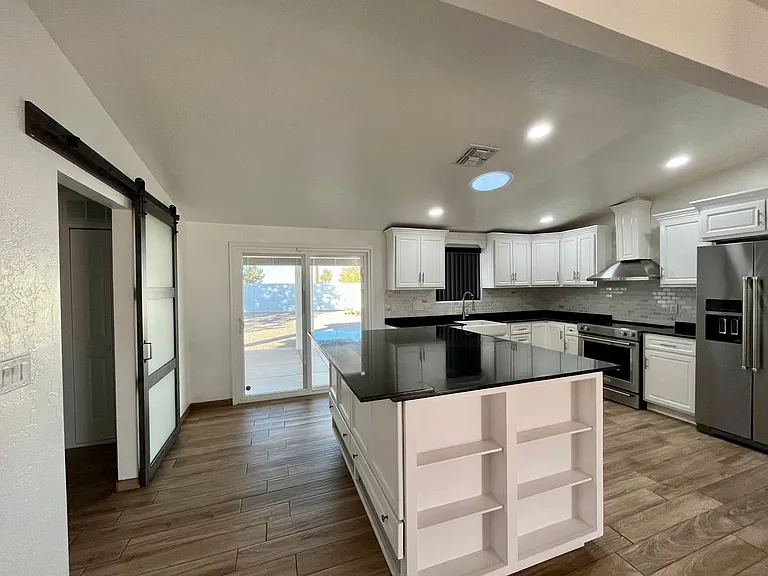 3633 N Mallard Cir — Photo 3