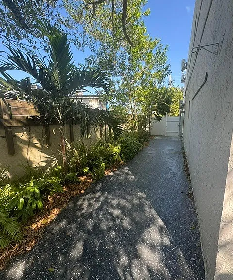 1413 N Dixie Hwy #2 — Photo 27